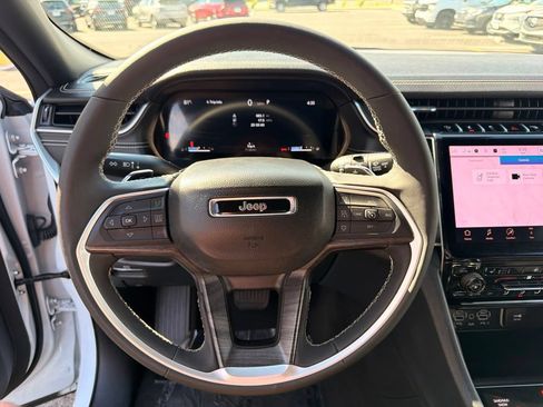 Used 2025 Jeep Grand Cherokee L Limited w/ Black Appearance Package AWD/4WD image 20