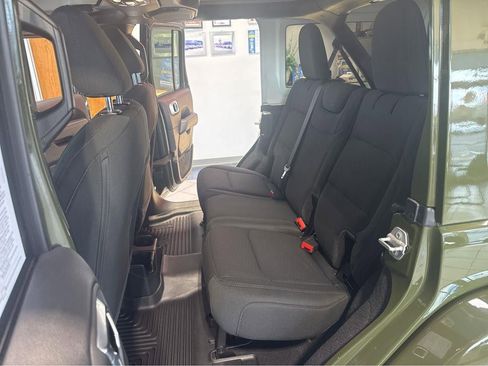 Used 2021 Jeep Wrangler Unlimited Sahara w/ Uconnect 4C Nav & Sound Group AWD/4WD image 30