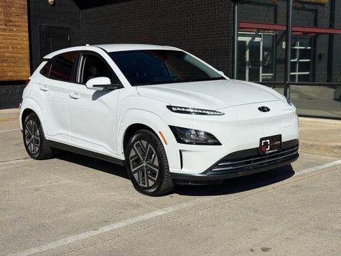 Used 2023 Hyundai Kona SE image 11