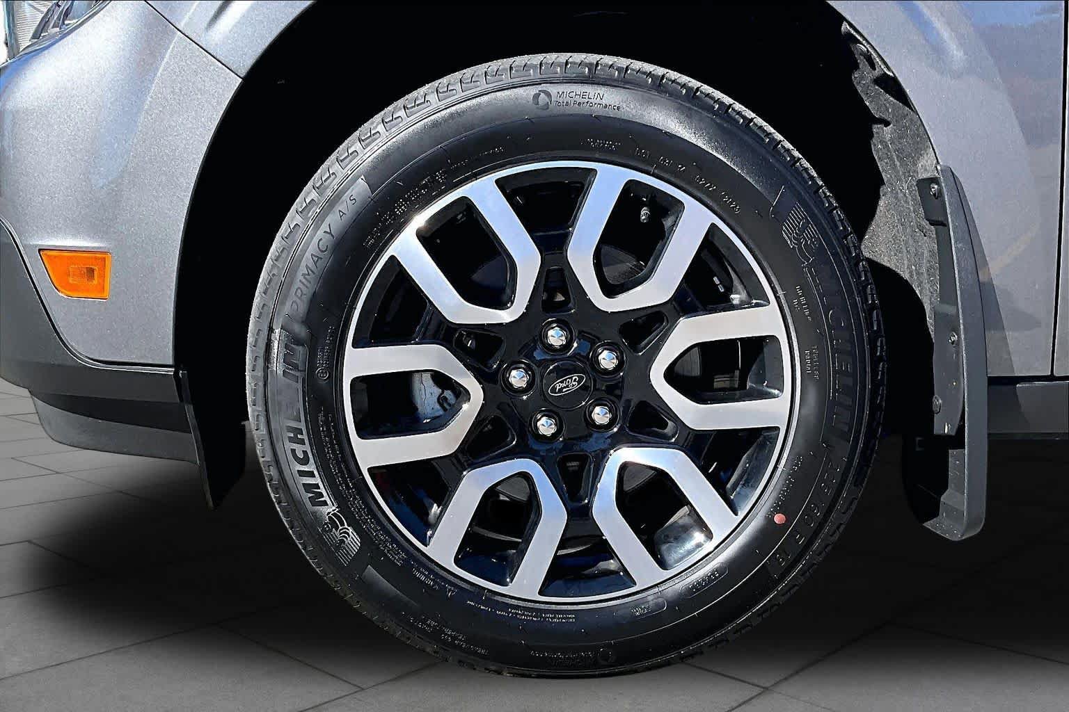 Used 2023 Ford Maverick Lariat FWD image 11