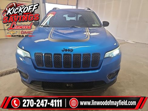 Used 2022 Jeep Cherokee Latitude AWD/4WD image 3