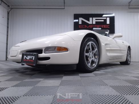 Used 2001 Chevrolet Corvette Coupe w/ Preferred Equipment Group2 RWD image 56