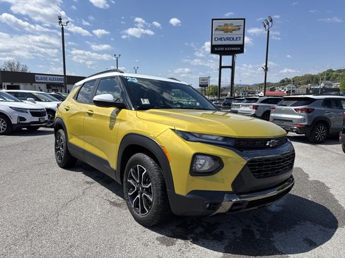 Used 2023 Chevrolet TrailBlazer ACTIV w/ Sun and Liftgate Package FWD image 1