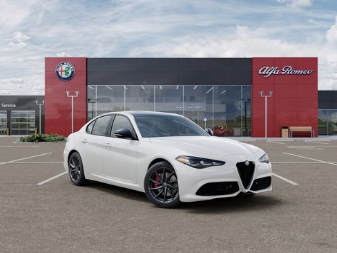 New 2025 Alfa Romeo Giulia AWD w/ Driving Assist Package image 5