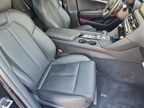 Certified 2026 Genesis G70 2.5T RWD image 18