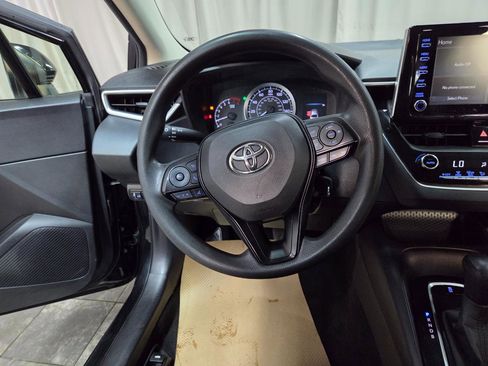 Used 2020 Toyota Corolla LE FWD image 25
