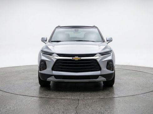 Used 2025 Chevrolet Blazer LT FWD image 2