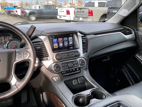 Used 2019 Chevrolet Suburban LT w/ Luxury Package image 6