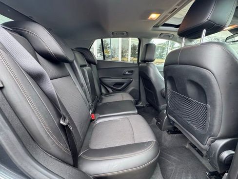 Used 2018 Chevrolet Trax LT w/ Sun & Sound Package image 15