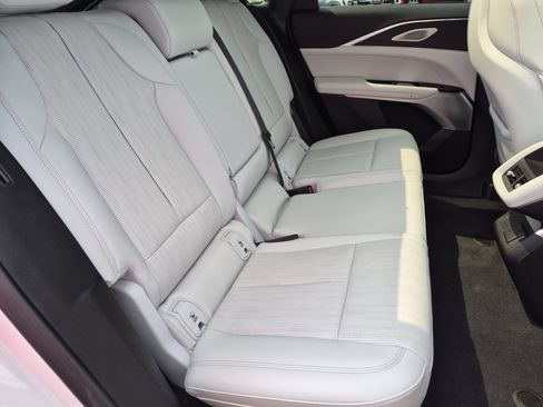 Used 2024 Cadillac Lyriq Luxury AWD/4WD image 27