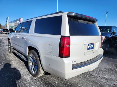 Used 2020 Chevrolet Suburban Premier image 6