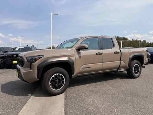 Used 2026 Toyota Tacoma TRD Off-Road w/ TRD Off Road Upgrade Package AWD/4WD image 2