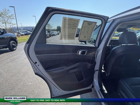 Used 2023 Kia Sorento SX image 28