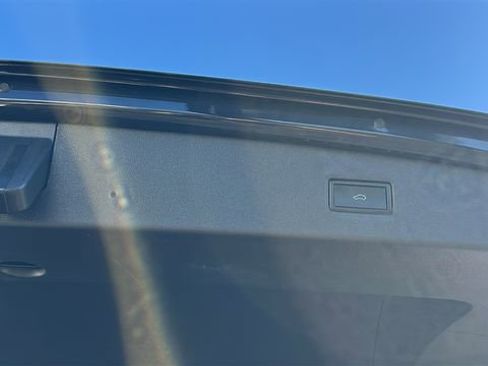 Used 2024 Volkswagen Tiguan SE R-Line image 38