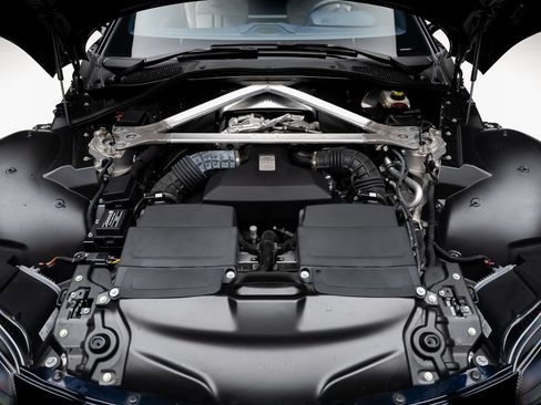 Used 2023 Aston Martin V8 Vantage Coupe RWD image 64