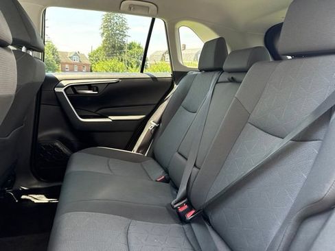 Used 2025 Toyota RAV4 XLE AWD/4WD image 8