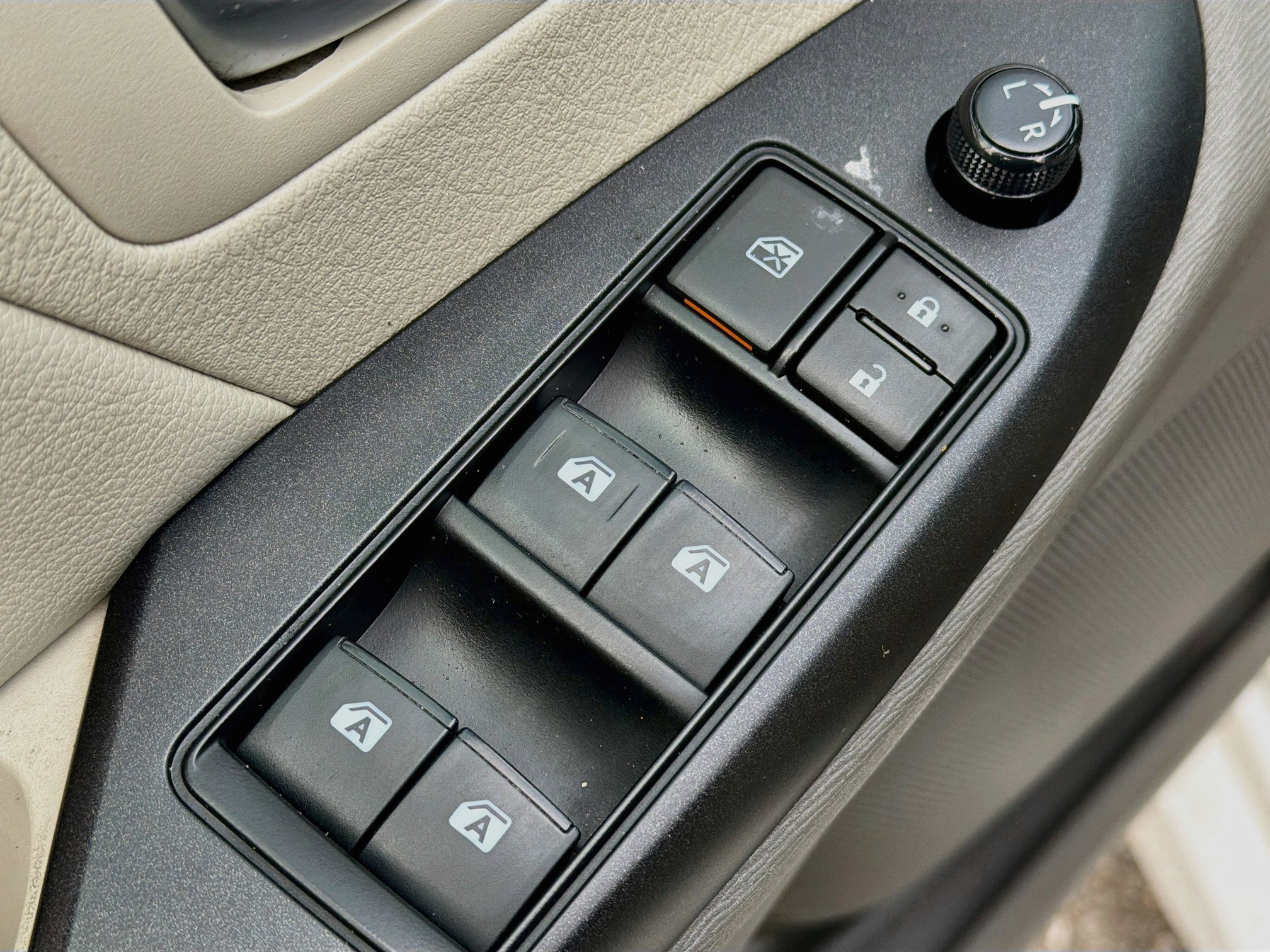 Used 2018 Toyota Sienna LE AWD/4WD image 15