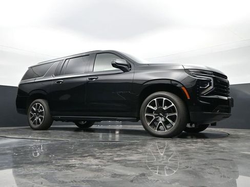 Used 2025 Chevrolet Suburban RST w/ Comfort Package AWD/4WD image 39