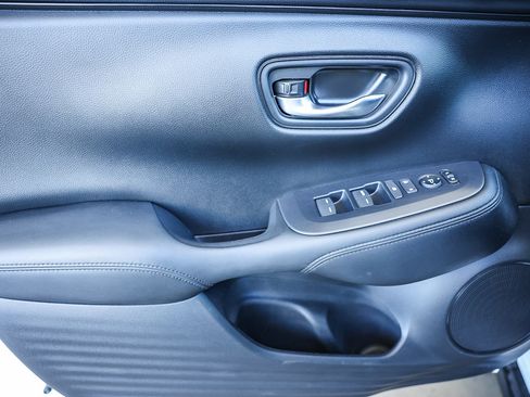 Used 2025 Honda HR-V LX image 29