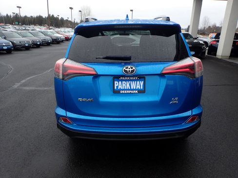 Used 2016 Toyota RAV4 LE image 4