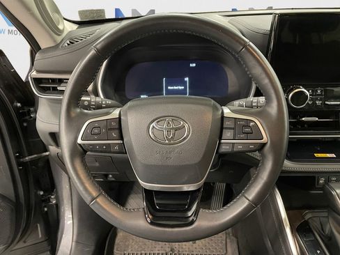 Used 2023 Toyota Highlander Limited image 12