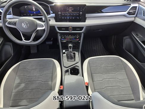 Certified 2025 Volkswagen Taos SE image 13