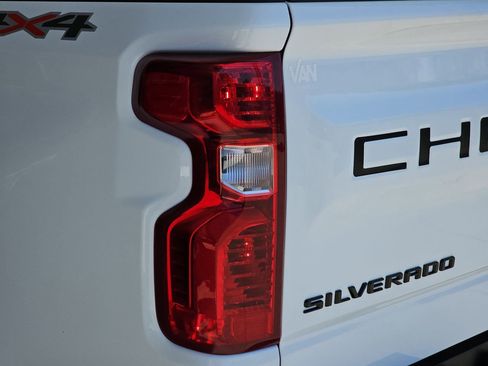 Used 2026 Chevrolet Silverado 1500 Custom w/ Turbomax Blackout Package AWD/4WD image 37