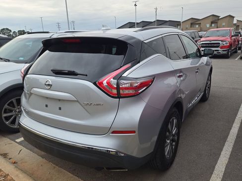 Used 2018 Nissan Murano SV image 3