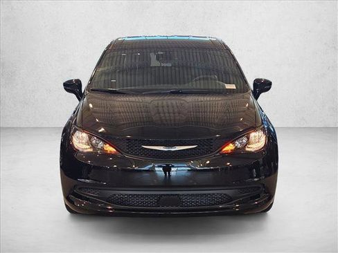 New 2026 Chrysler Voyager LX image 5