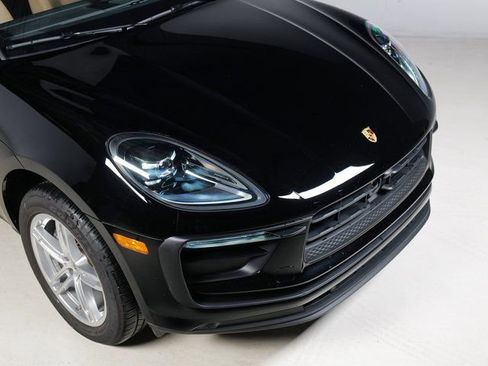 Certified 2023 Porsche Macan image 33