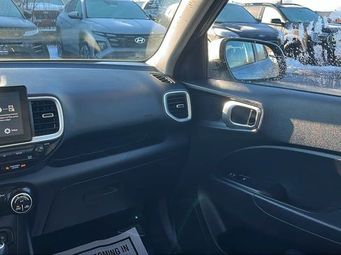 Used 2022 Hyundai Venue SEL w/ Cargo Package image 22