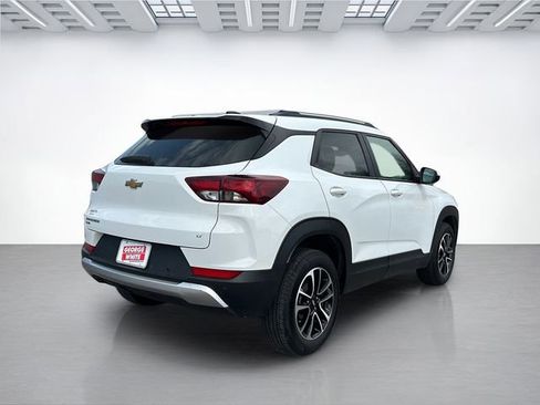 Used 2025 Chevrolet TrailBlazer LT w/ Convenience Package image 4