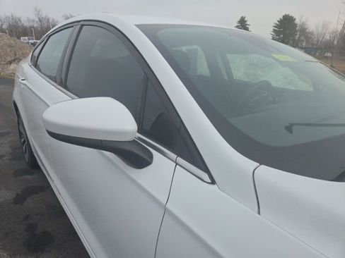 Used 2019 Ford Fusion SE image 3