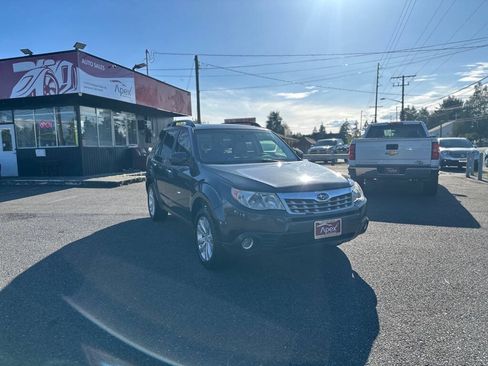Used 2013 Subaru Forester 2.5X Premium AWD/4WD image 4