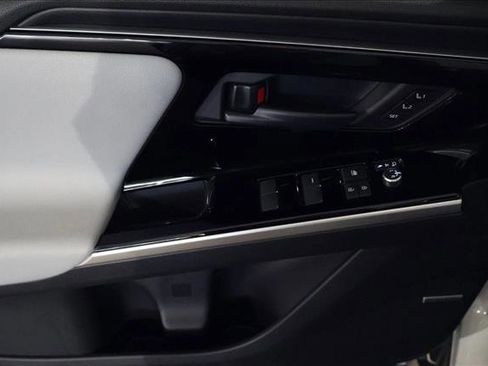 Used 2024 Subaru Solterra Limited image 11