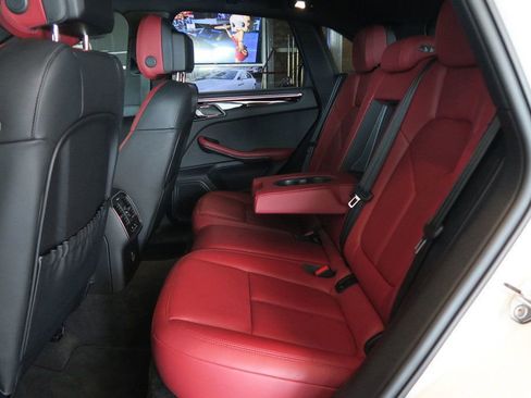 Used 2023 Porsche Macan image 40