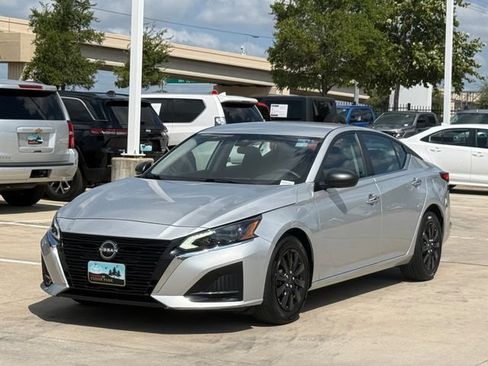 Used 2024 Nissan Altima 2.5 S FWD image 30