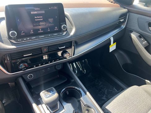 Used 2022 Nissan Rogue SV image 14