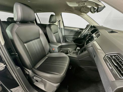 Used 2024 Volkswagen Tiguan SE AWD/4WD image 30