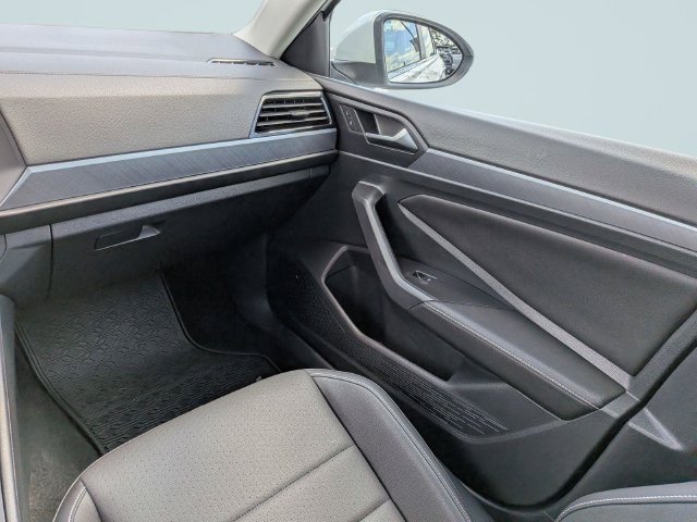 Used 2024 Volkswagen Jetta SE FWD image 15