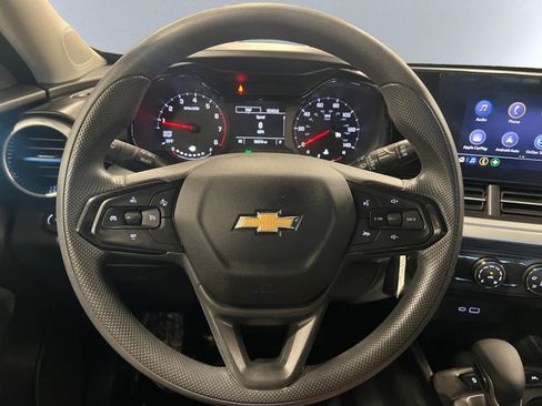 Used 2024 Chevrolet Trax LS FWD image 17