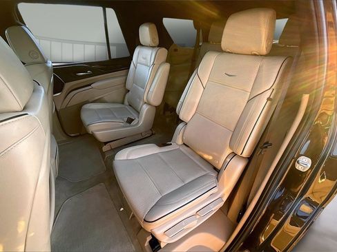 Certified 2023 Cadillac Escalade Premium Luxury w/ Performance Package image 28