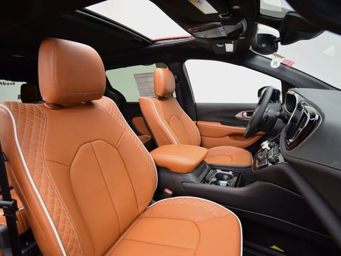 New 2026 Chrysler Pacifica Pinnacle image 18