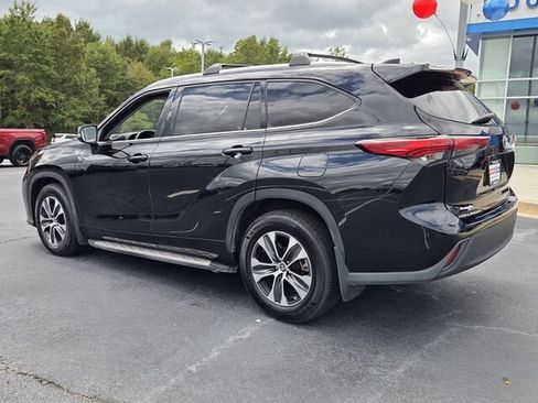 Used 2022 Toyota Highlander XLE FWD image 7