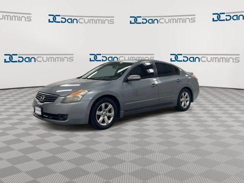 Used 2007 Nissan Altima 3.5 SL w/ Technology Pkg FWD image 4