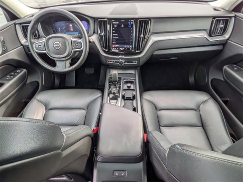 Used 2025 Volvo XC60 B5 Core image 18