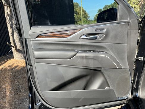 Used 2021 Cadillac Escalade Luxury image 25