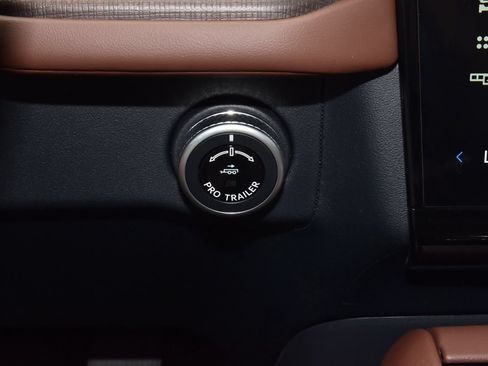 New 2026 Lincoln Navigator Reserve AWD/4WD image 32