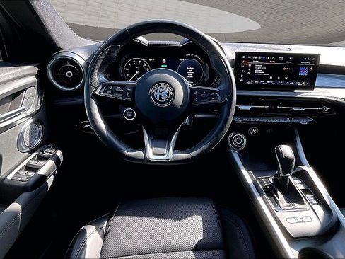 Used 2024 Alfa Romeo Tonale Ti image 9