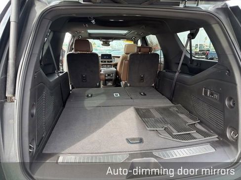 Used 2024 Chevrolet Suburban High Country image 31